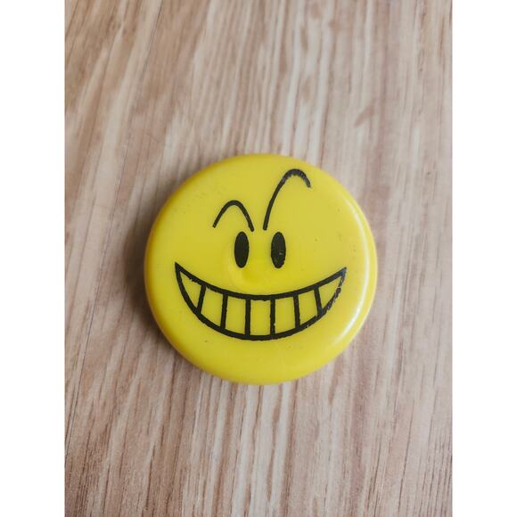 Lot of 4 Smiley Face Refrigerator Magnets – Retro Emoji Style Happy Face Decor - Picture 3 of 6
